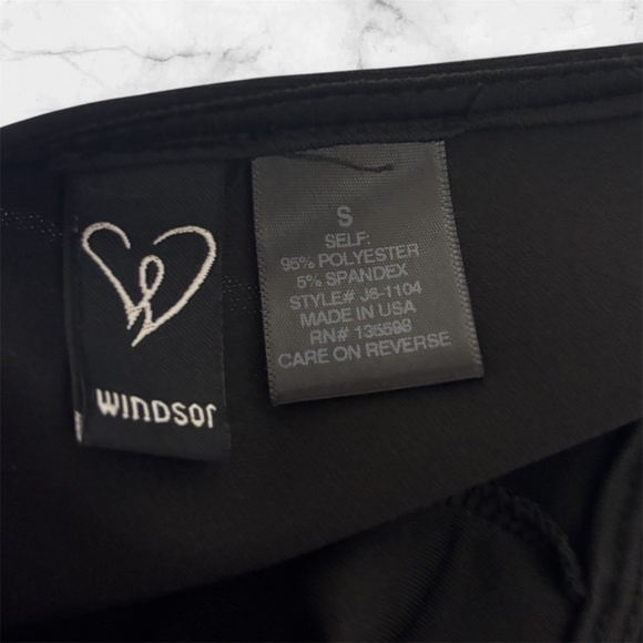 Elegant Black and Red Lace Peplum Dress - Picture 5 of 5